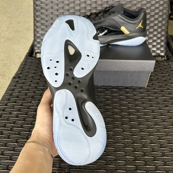 AIR JORDAN 11 CMFT LOW DMP Size 13 - Picture 5 of 6